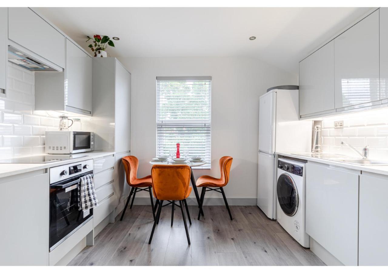 Cozy And Stylish 2 Bedroom Flat In Greater London Exterior photo