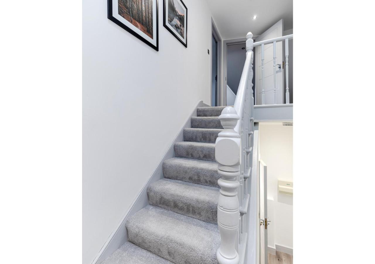 Cozy And Stylish 2 Bedroom Flat In Greater London Exterior photo