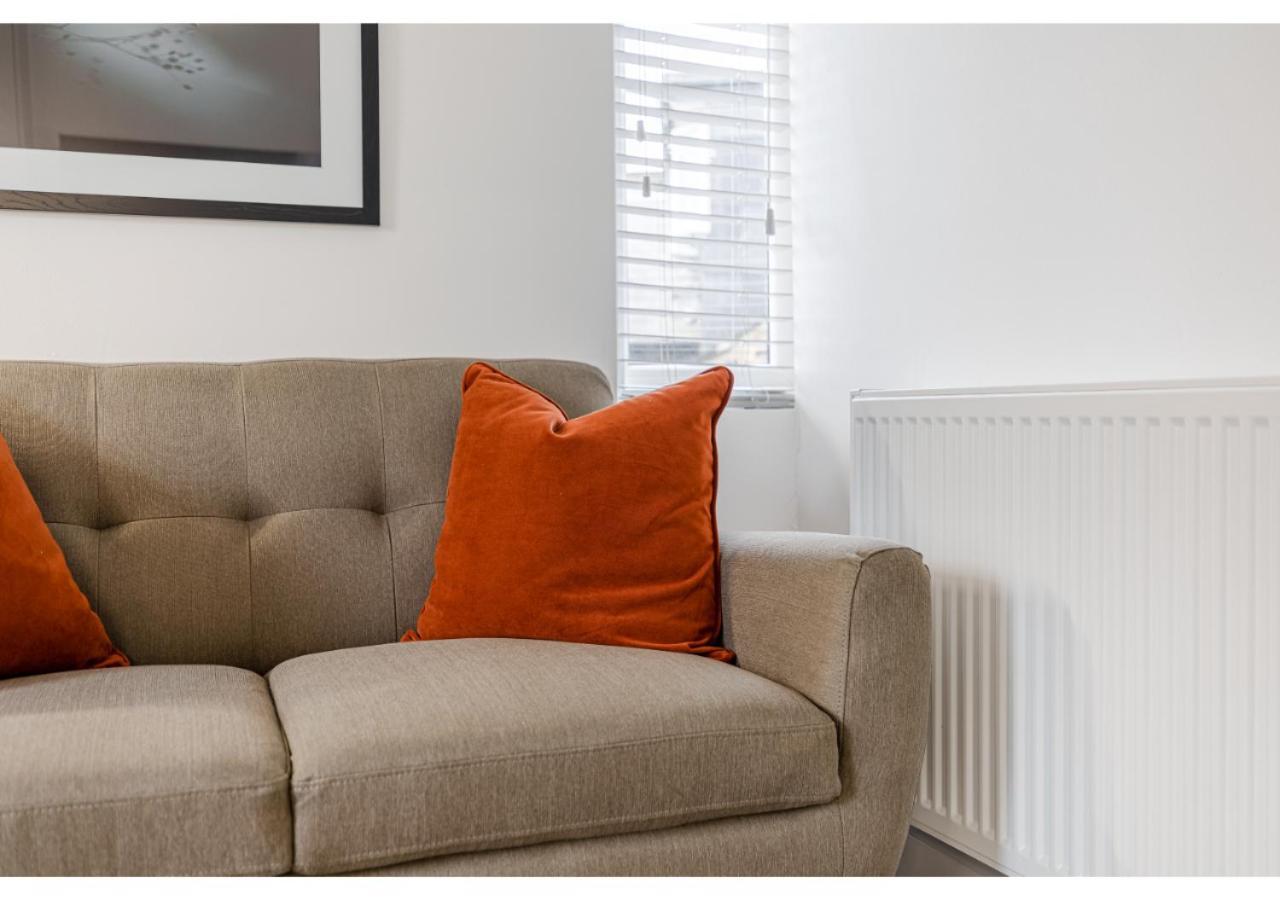 Cozy And Stylish 2 Bedroom Flat In Greater London Exterior photo